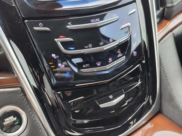 Used 2019 Cadillac Escalade Luxury RWD image 12
