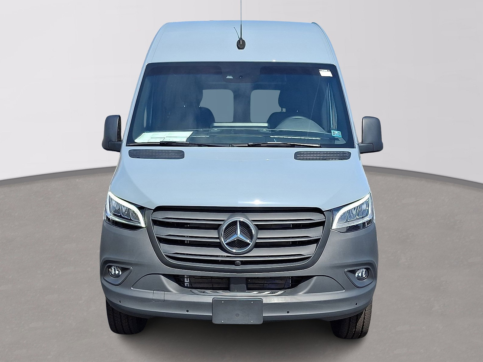 Used 2024 Mercedes-Benz Sprinter 2500 image 2