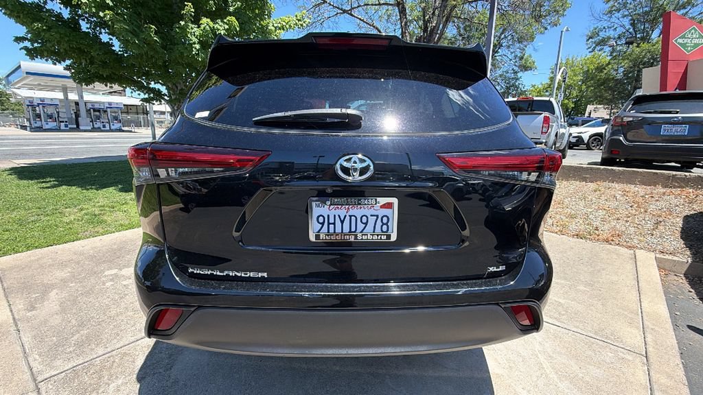 Used 2021 Toyota Highlander XLE FWD image 5