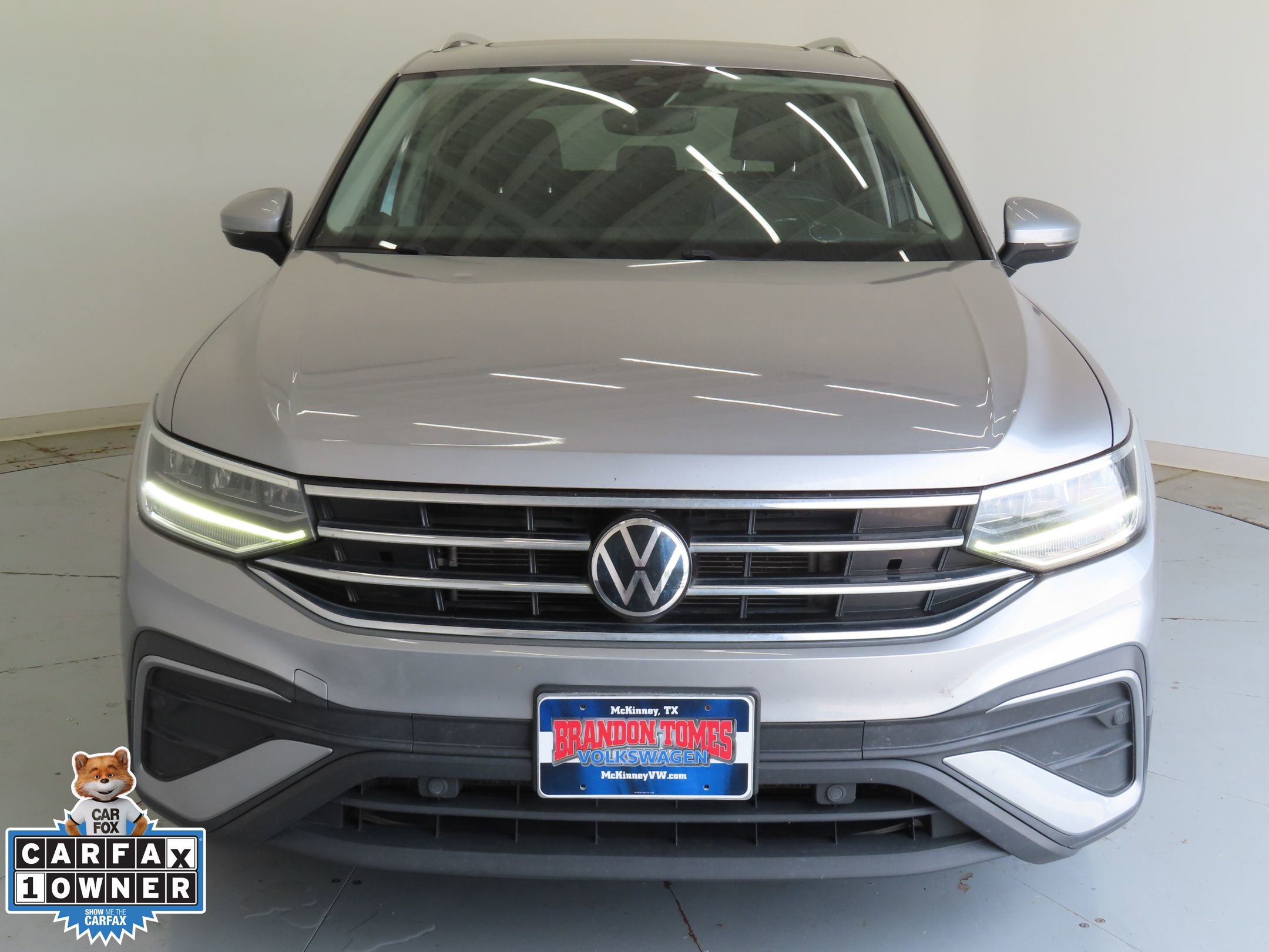 Used 2022 Volkswagen Tiguan SE w/ Panoramic Sunroof Package FWD image 8