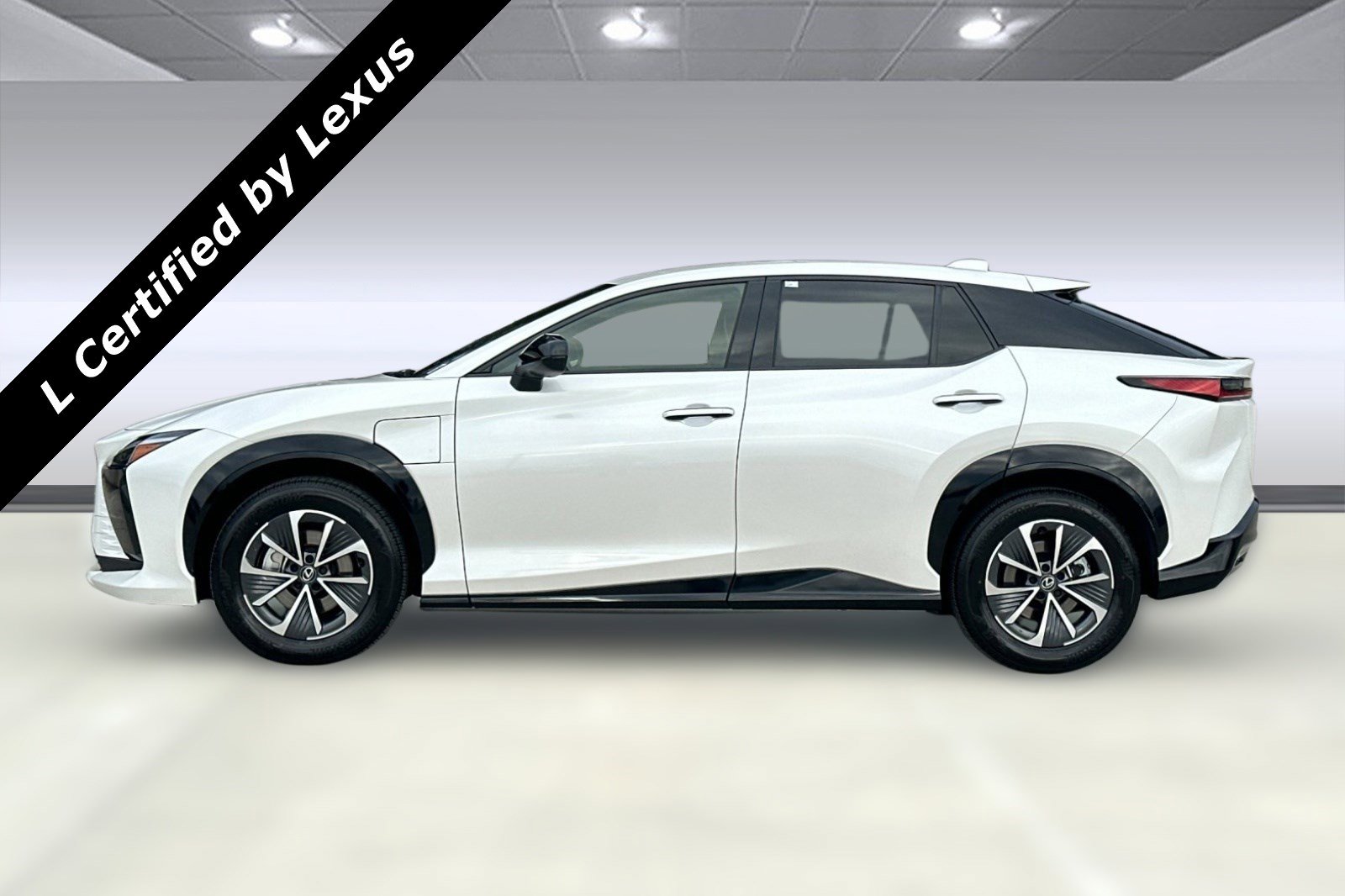 Used 2025 Lexus RZ 300e image 2