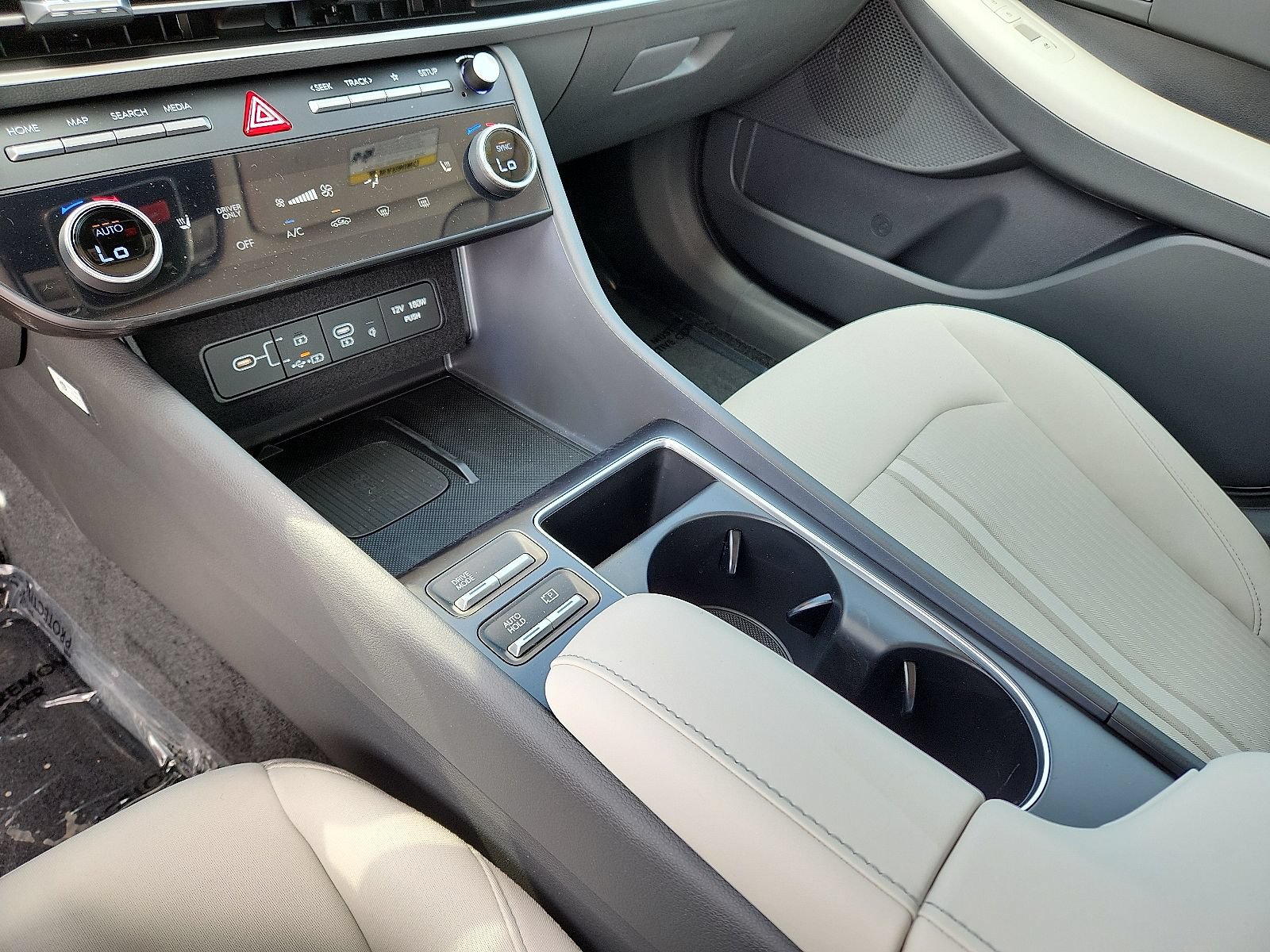 New 2025 Hyundai Sonata SEL FWD image 18