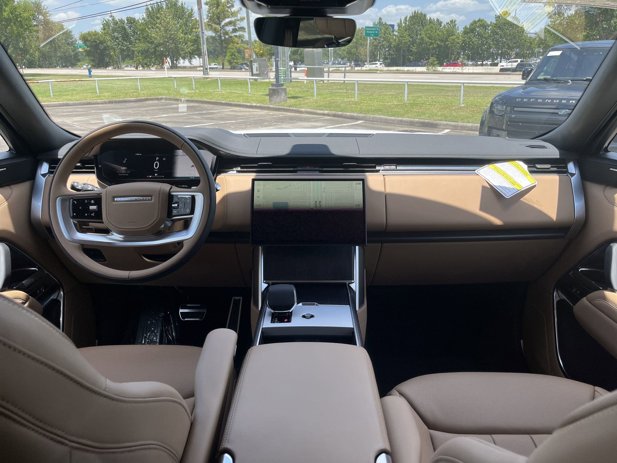 New 2025 Land Rover Range Rover Long Wheelbase SE image 14