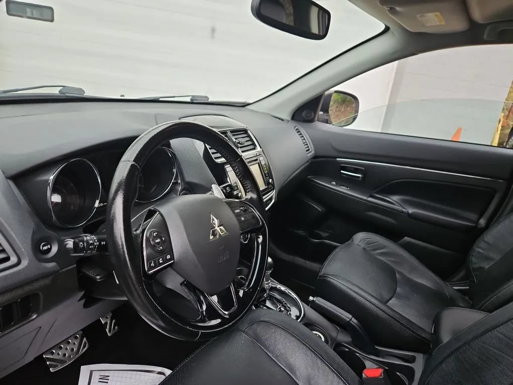 Used 2016 Mitsubishi Outlander Sport SEL AWD/4WD image 20