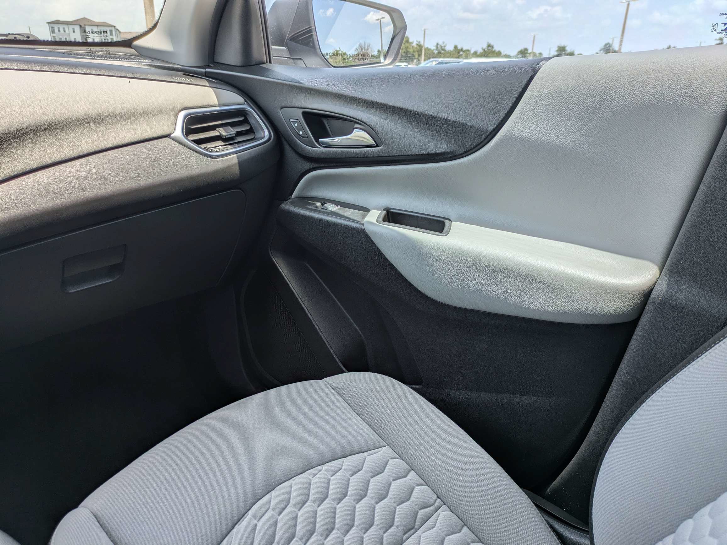 Used 2020 Chevrolet Equinox LS FWD image 18