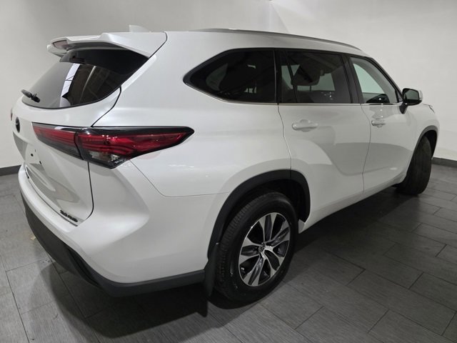 Used 2022 Toyota Highlander XLE image 5