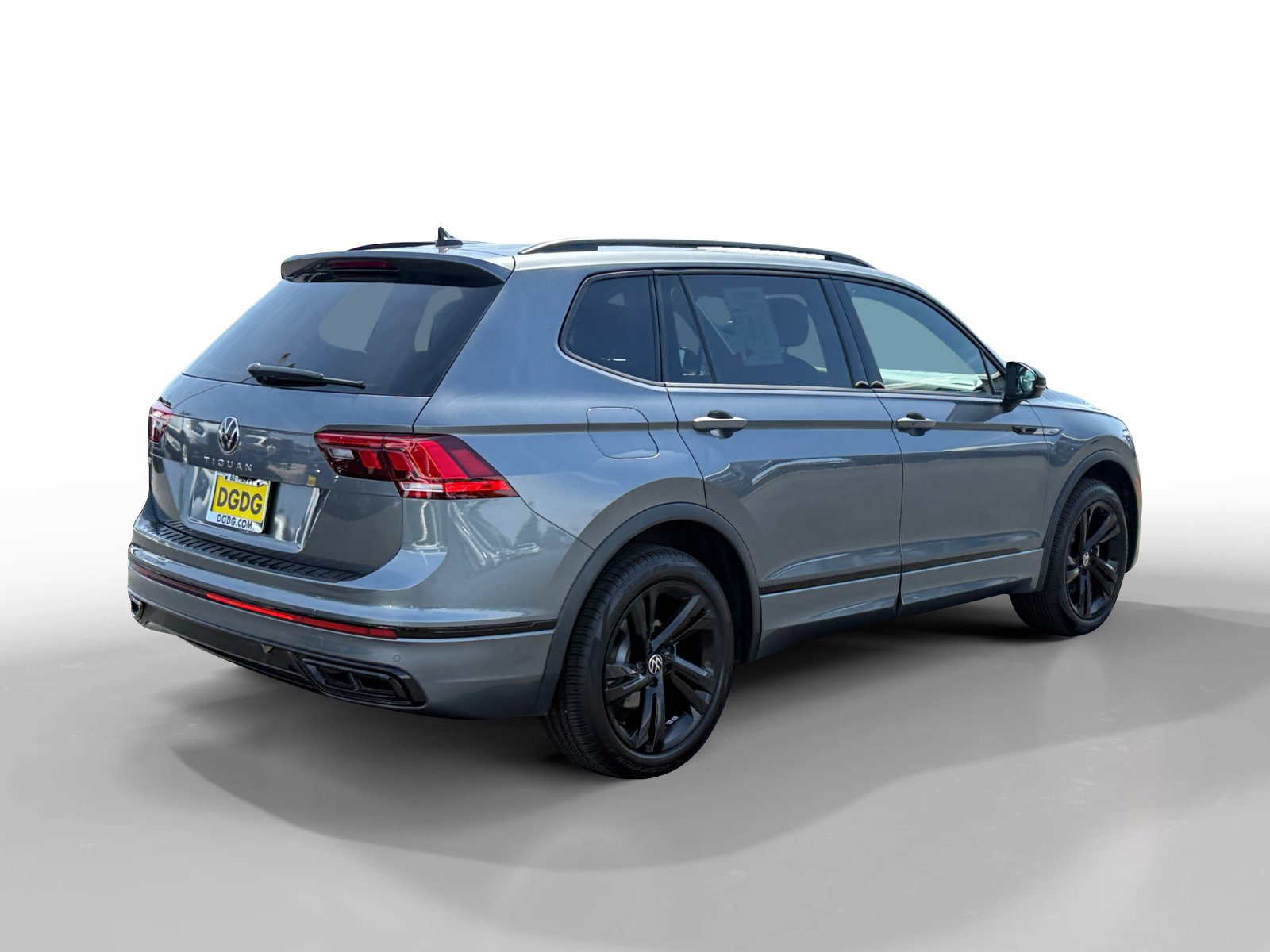Certified 2023 Volkswagen Tiguan SE R-Line FWD image 5