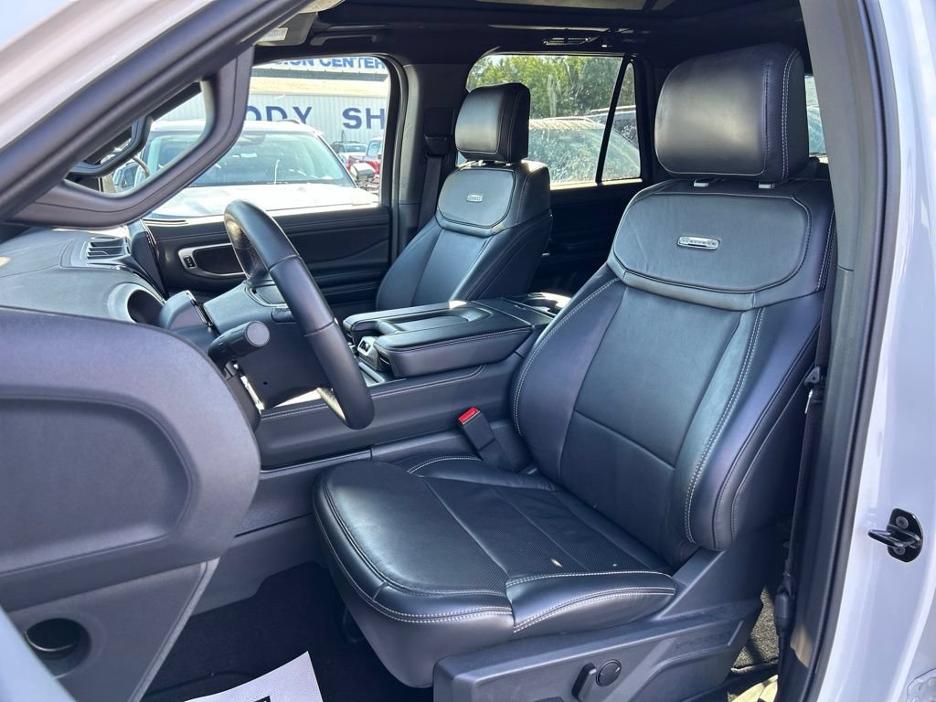 Used 2025 Ford Expedition Platinum w/ Stealth Performance Package AWD/4WD image 17