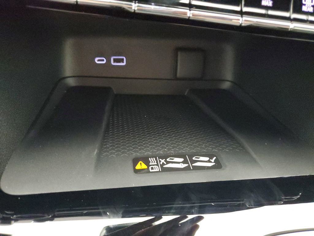 New 2026 Chevrolet Traverse LT w/ Midnight/Sport Edition FWD image 19