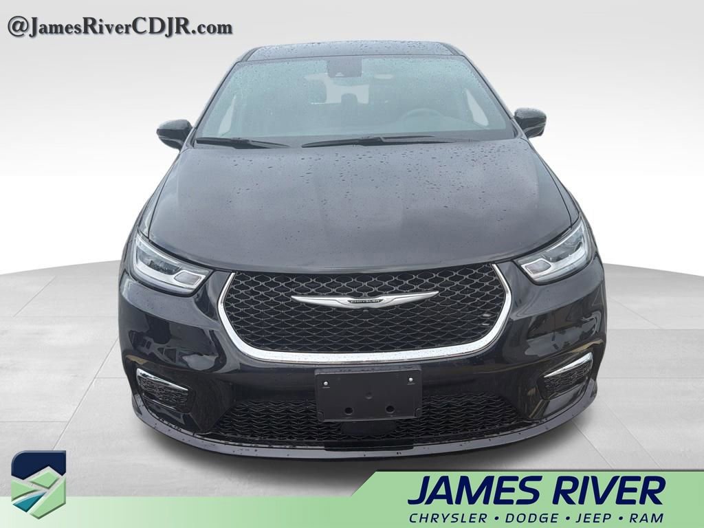 Used 2025 Chrysler Pacifica Select FWD image 3
