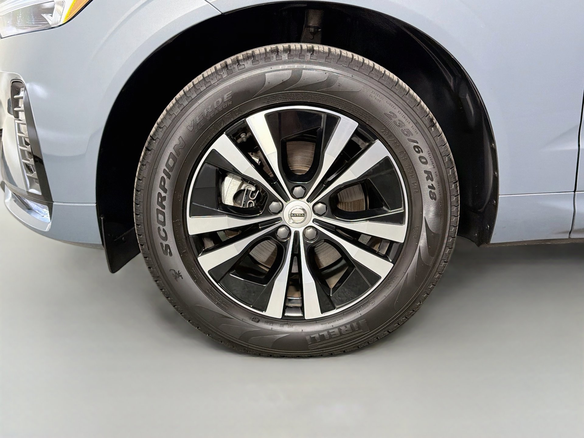 Certified 2024 Volvo XC60 B5 Core w/ Protection Package Premier AWD/4WD image 32