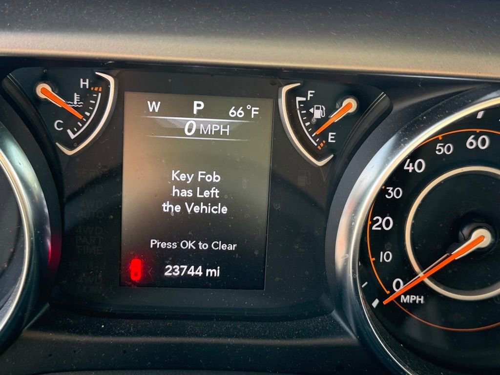 Used 2022 Jeep Gladiator Sport image 14