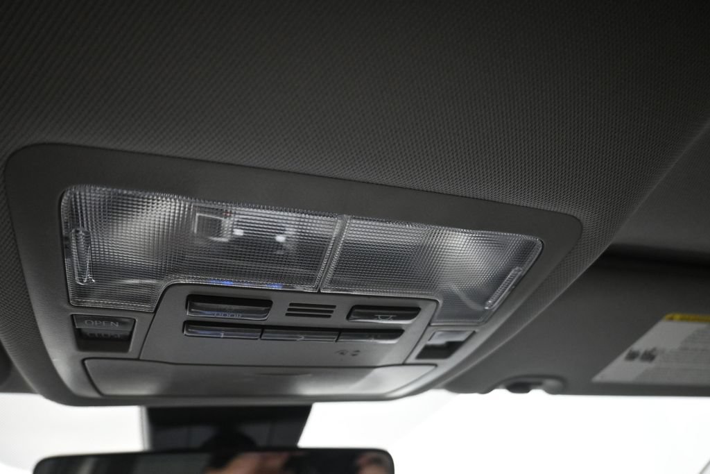 Used 2019 Toyota Highlander Limited FWD image 12