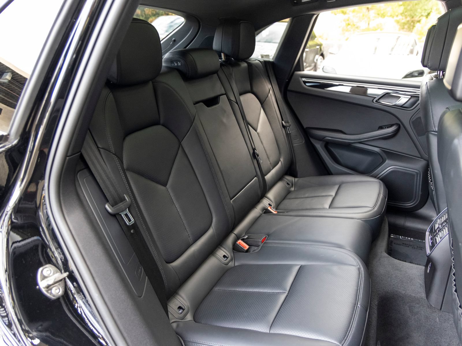 Certified 2023 Porsche Macan AWD/4WD image 59