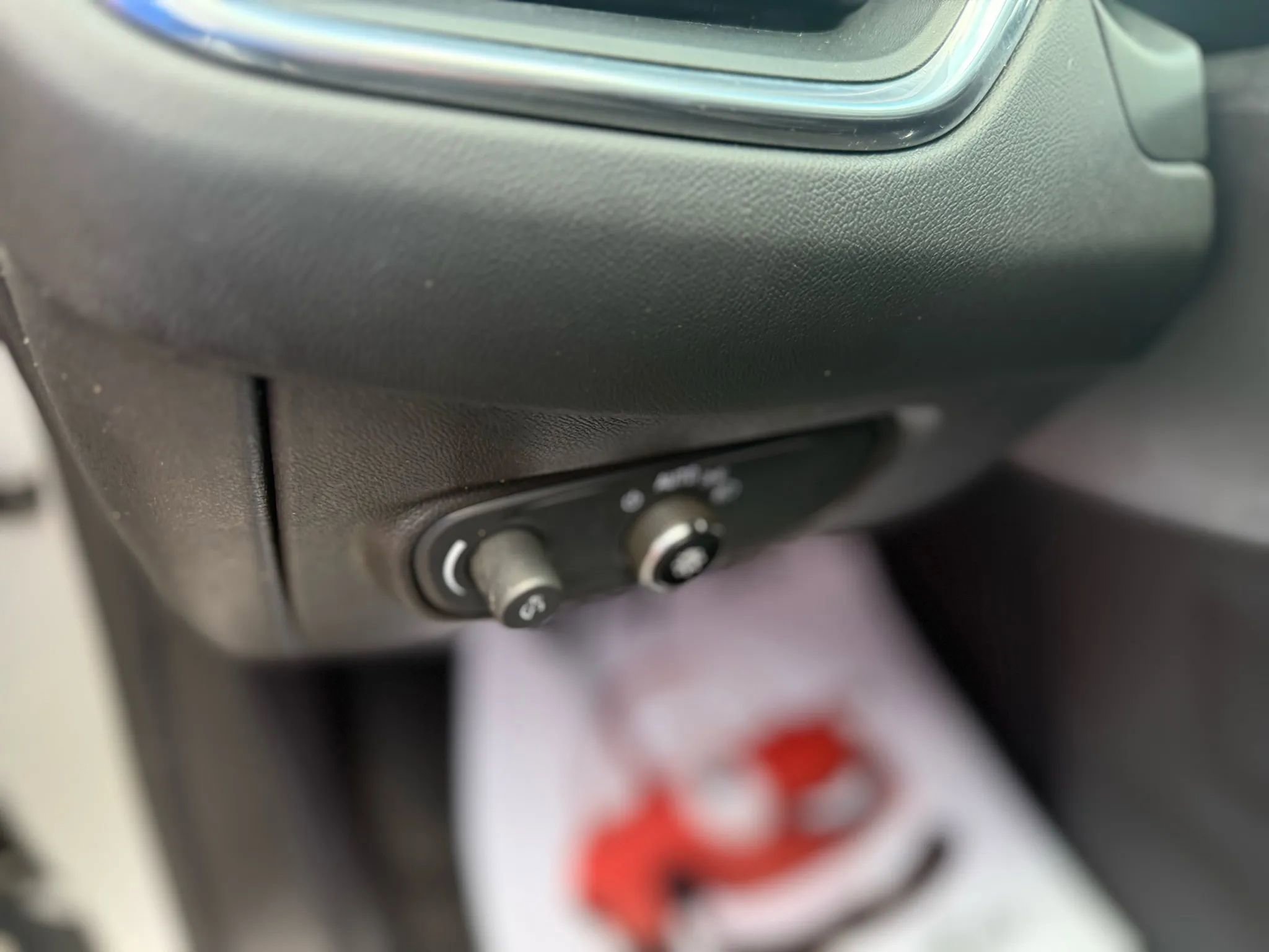 Used 2020 Chevrolet Equinox LT image 25