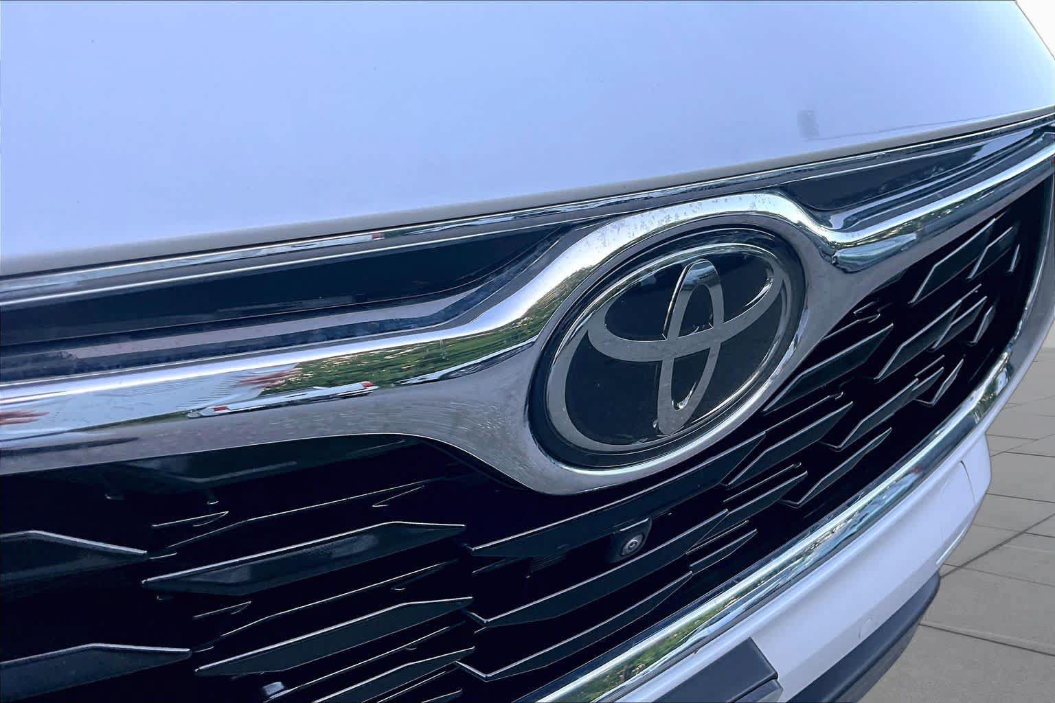 Used 2024 Toyota Highlander Platinum AWD/4WD image 28