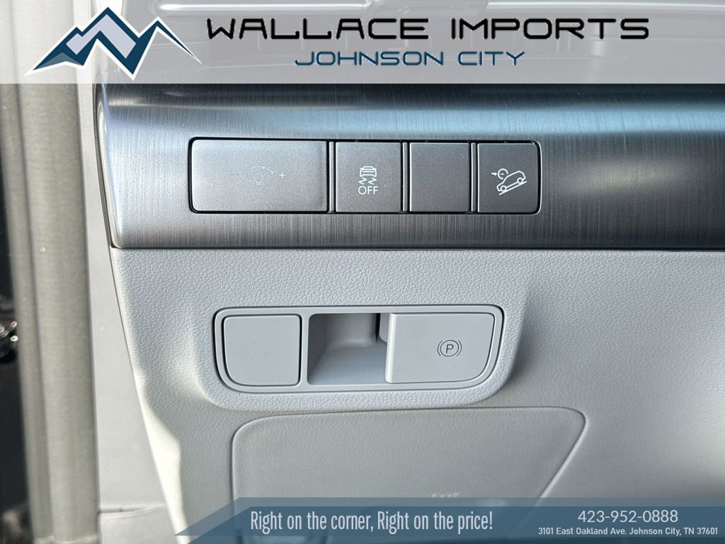 Used 2025 Hyundai Kona SEL image 32
