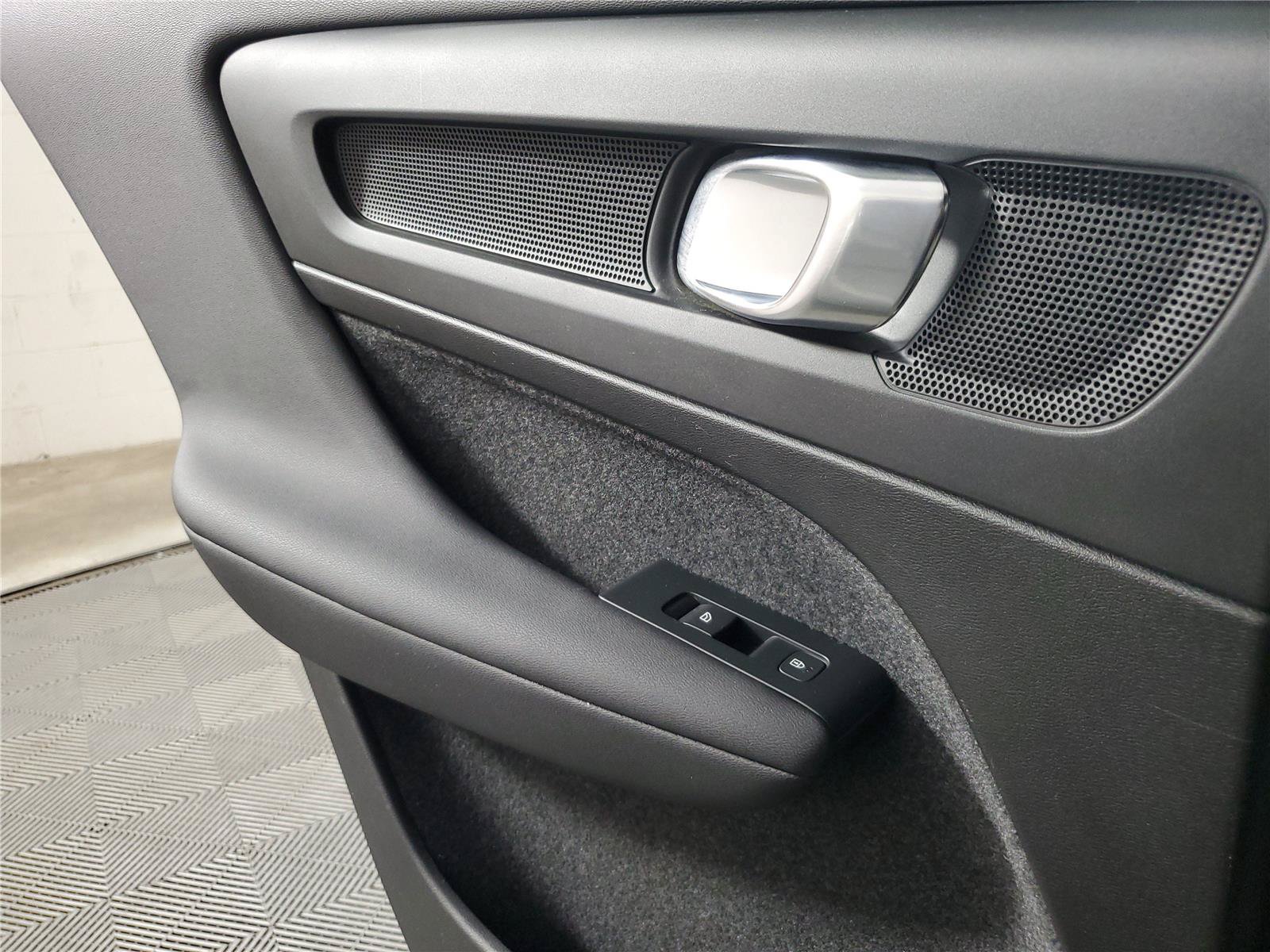 Certified 2024 Volvo C40 P8 Recharge Ultimate w/ Protection Package Premier RWD image 18