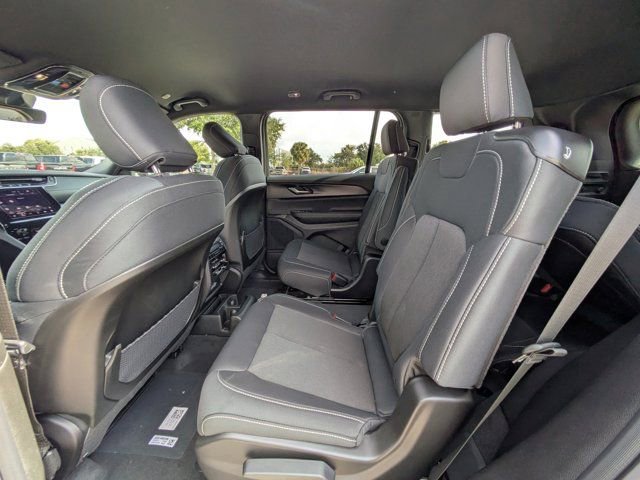 New 2025 Jeep Grand Cherokee L Laredo image 12