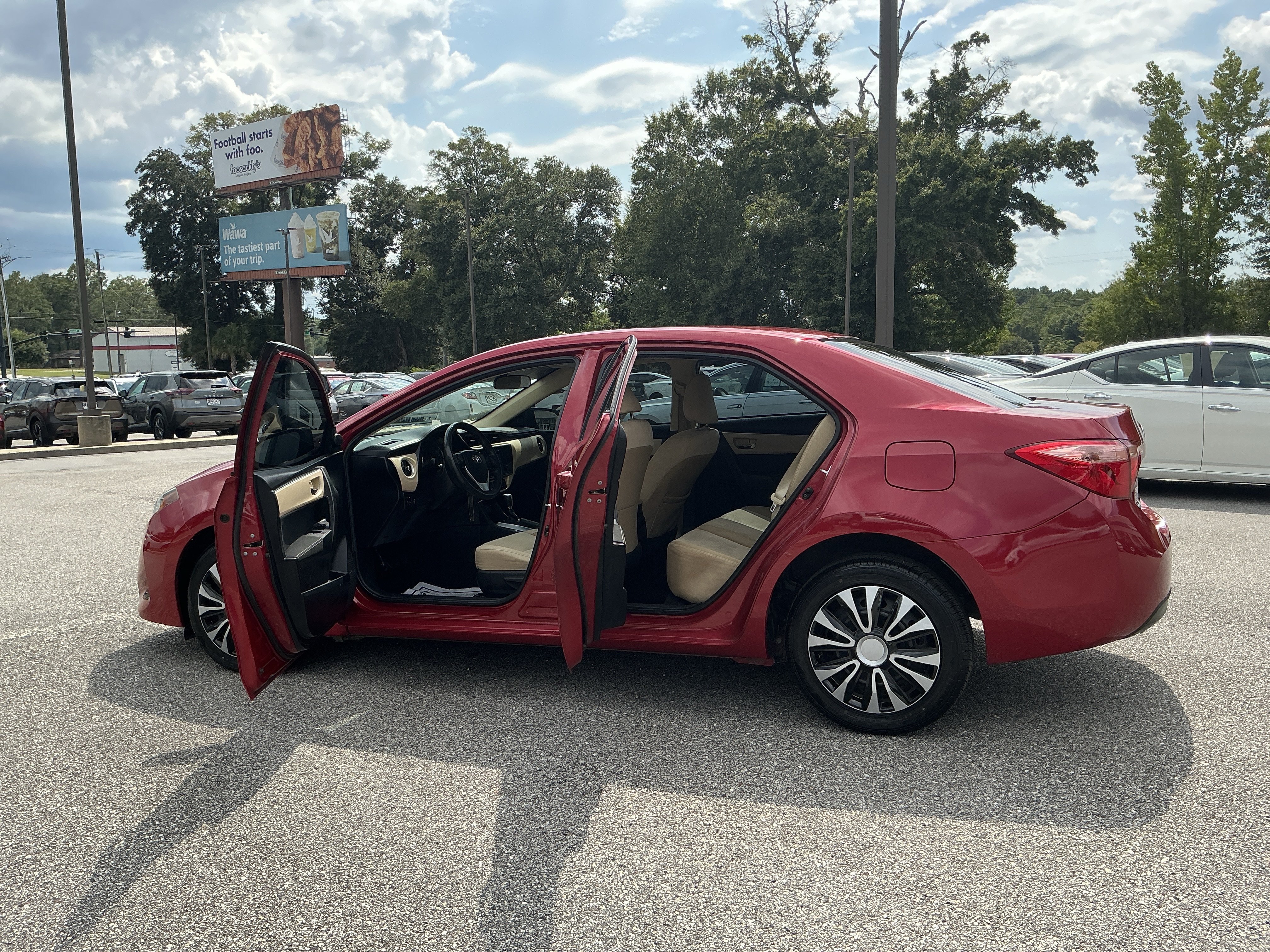 Used 2018 Toyota Corolla LE FWD image 28