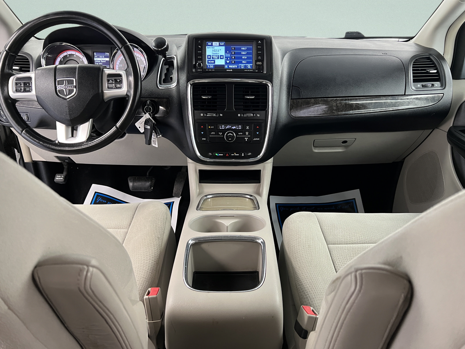 Used 2011 Dodge Grand Caravan Crew w/ Entertainment Group 1 FWD image 28