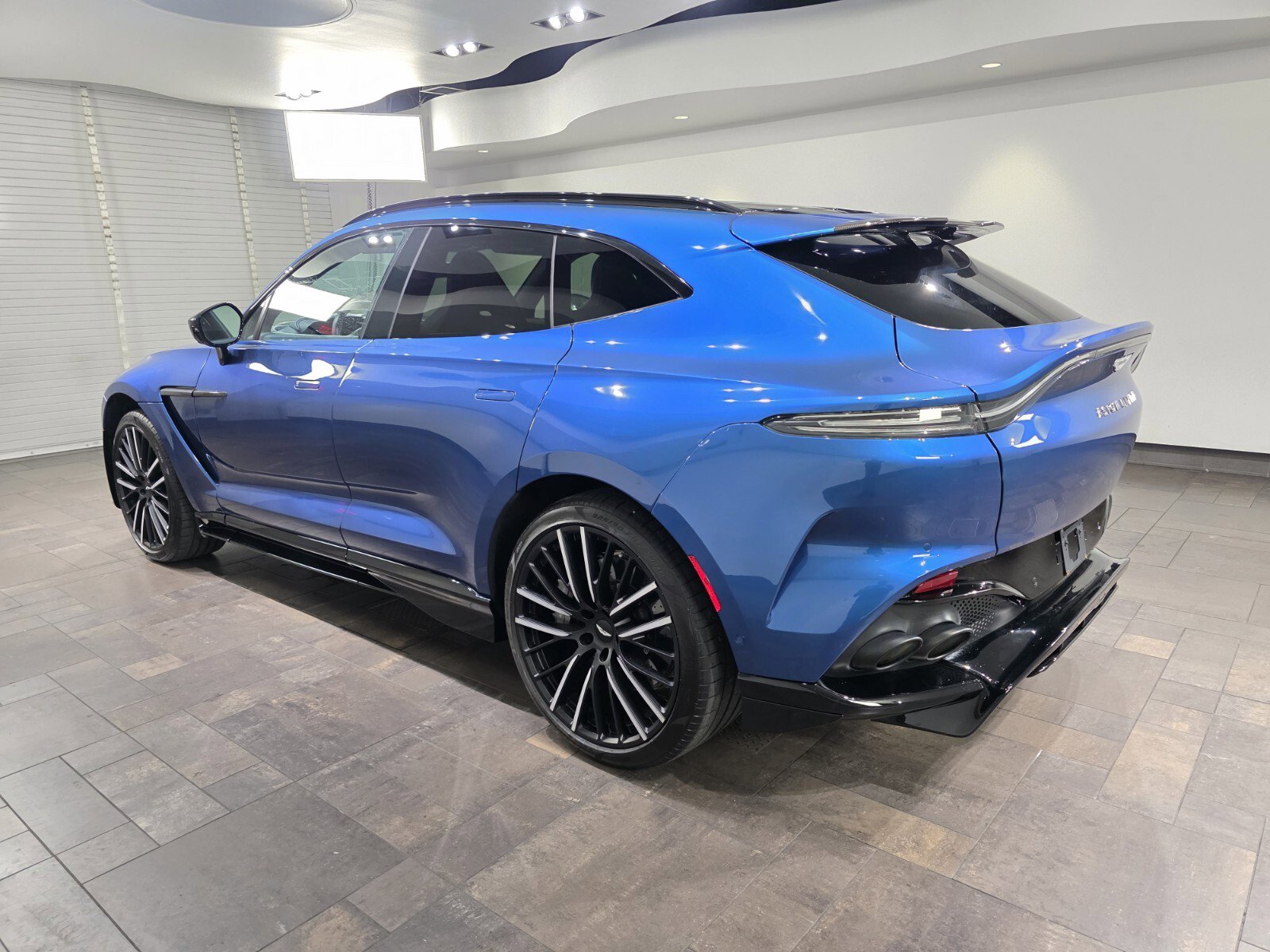 Used 2023 Aston Martin DBX 707 image 2