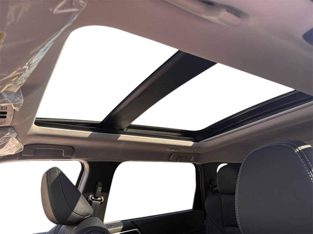 New 2025 Mitsubishi Outlander SE image 4
