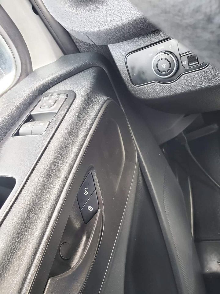 Used 2019 Freightliner Sprinter 2500 w/ Driver Convenience Package image 10