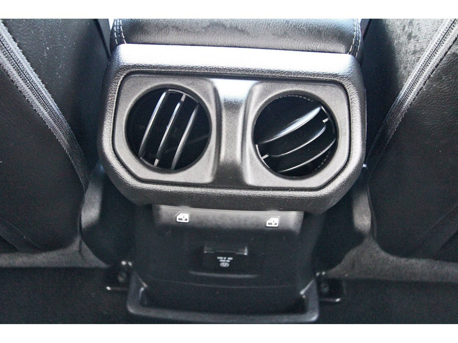 Used 2023 Jeep Wrangler Unlimited Sahara AWD/4WD image 15