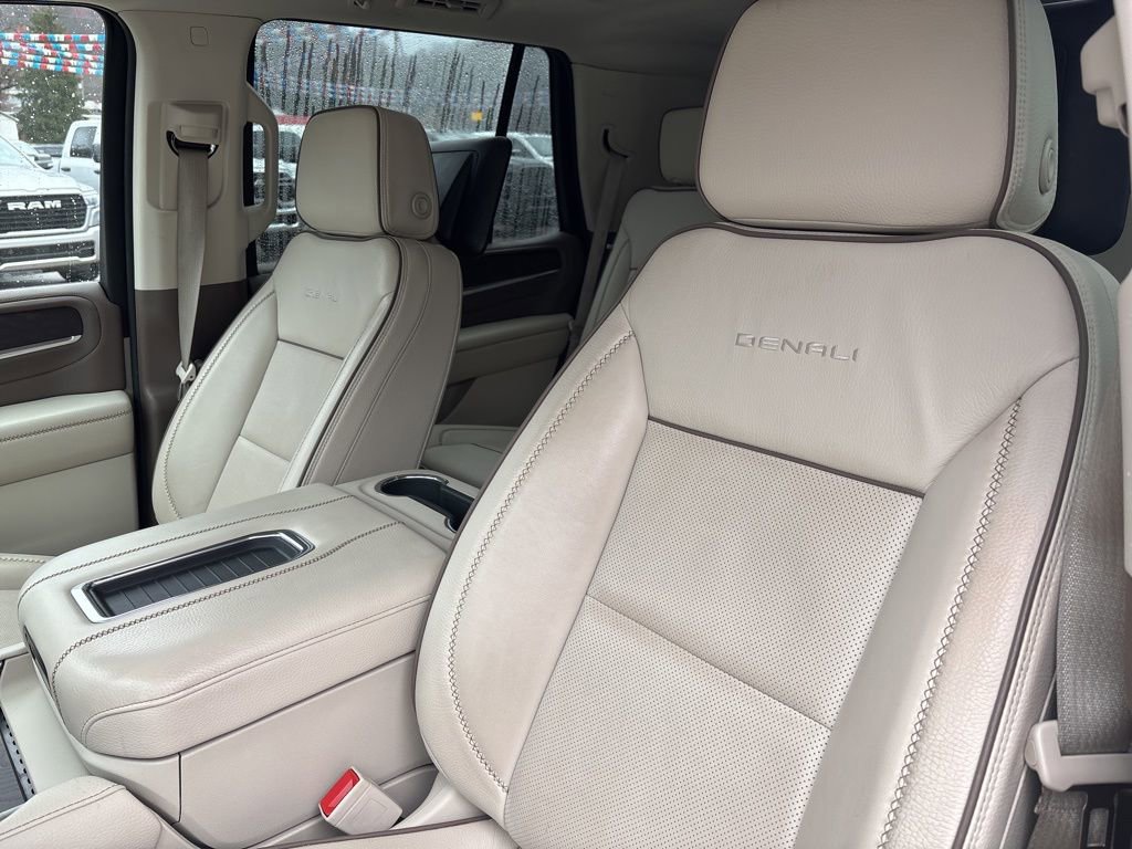 Used 2023 GMC Yukon Denali w/ Denali Reserve Package image 11