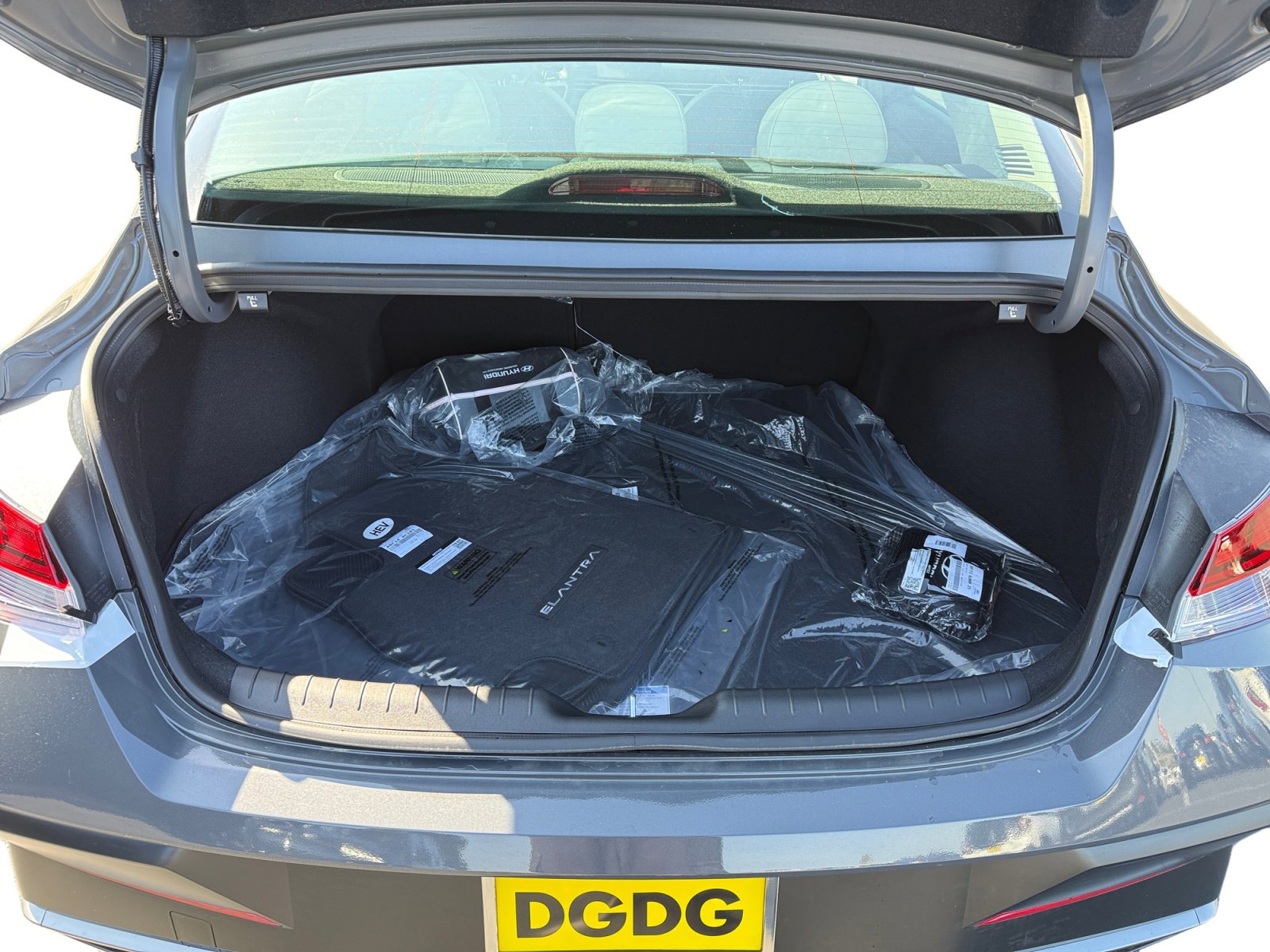 New 2025 Hyundai Elantra Limited image 17