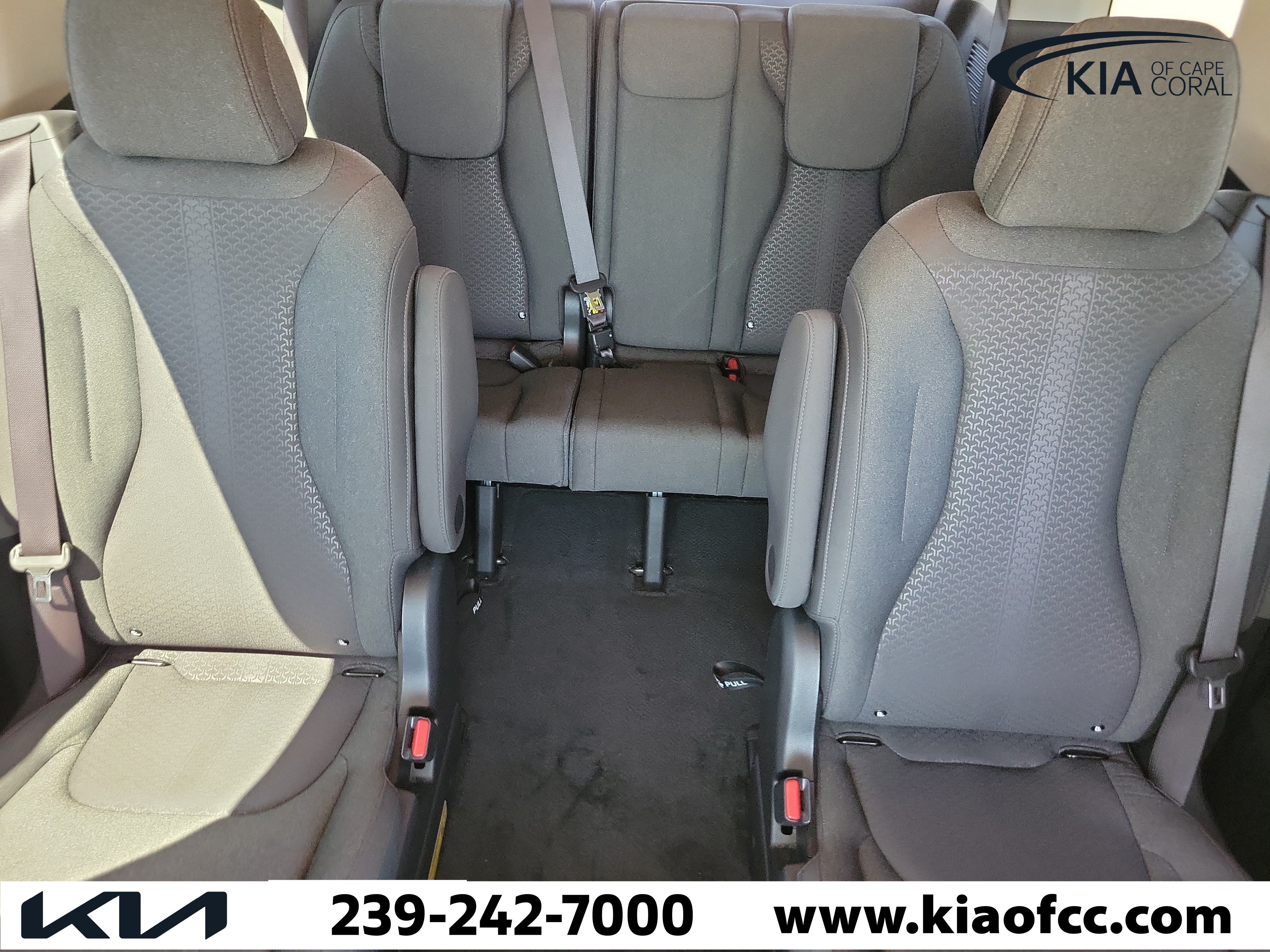 Certified 2025 Kia Carnival LX FWD image 30