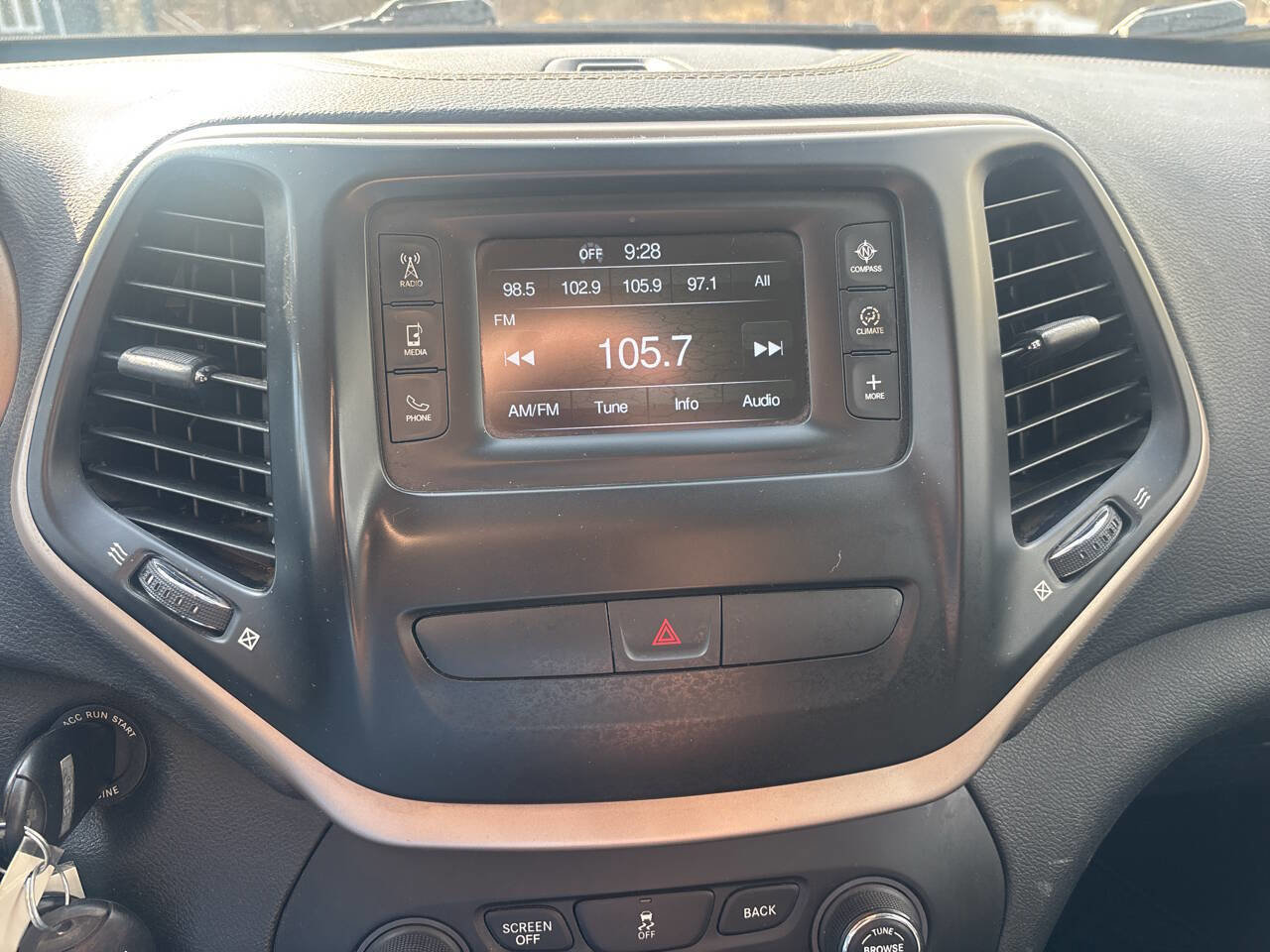 Used 2016 Jeep Cherokee Latitude w/ Cold Weather Group image 35