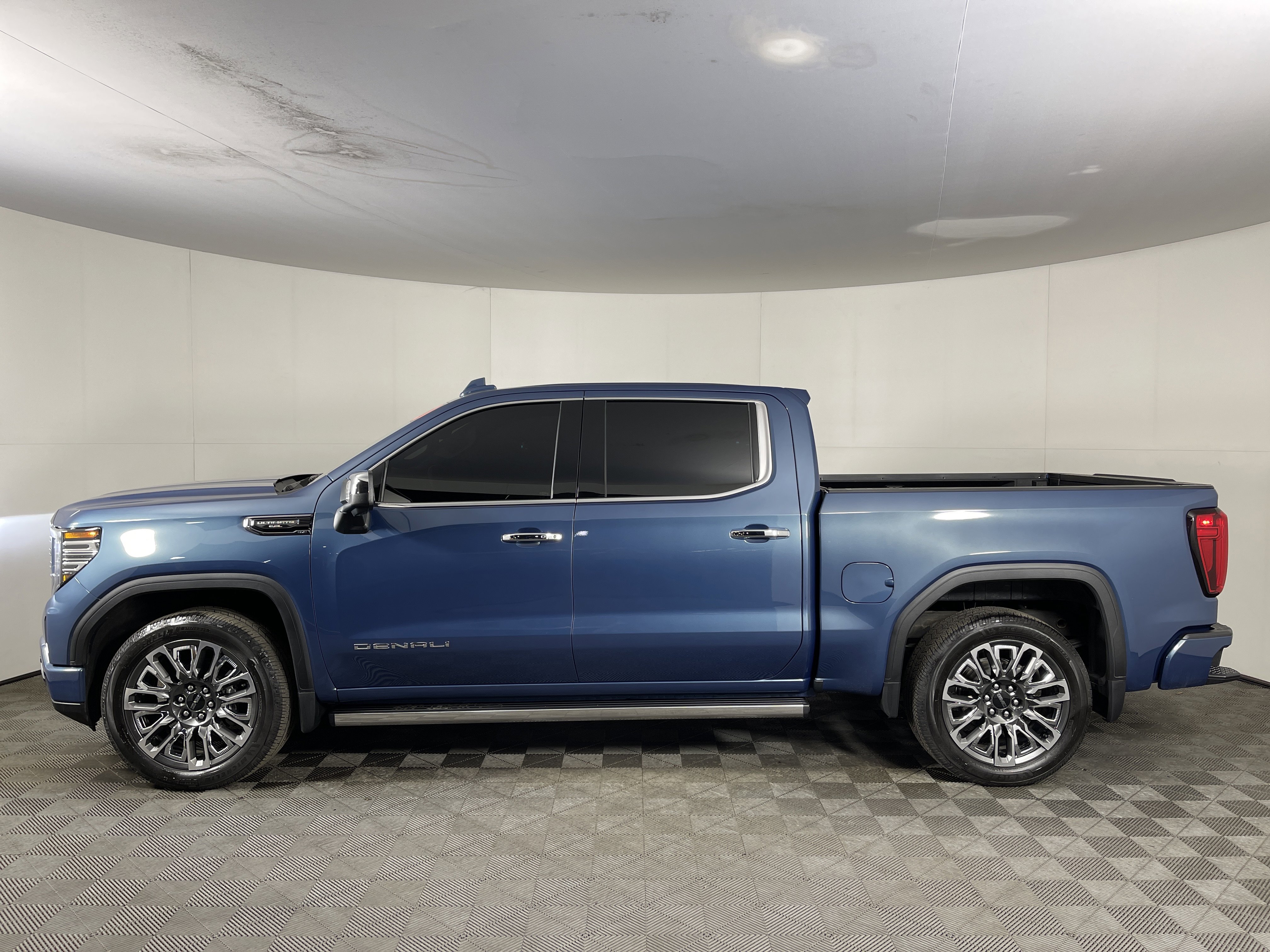 Used 2024 GMC Sierra 1500 Denali Ultimate image 3