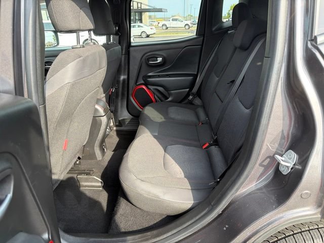 Used 2018 Jeep Renegade Trailhawk w/ Popular Equipment Group AWD/4WD image 27