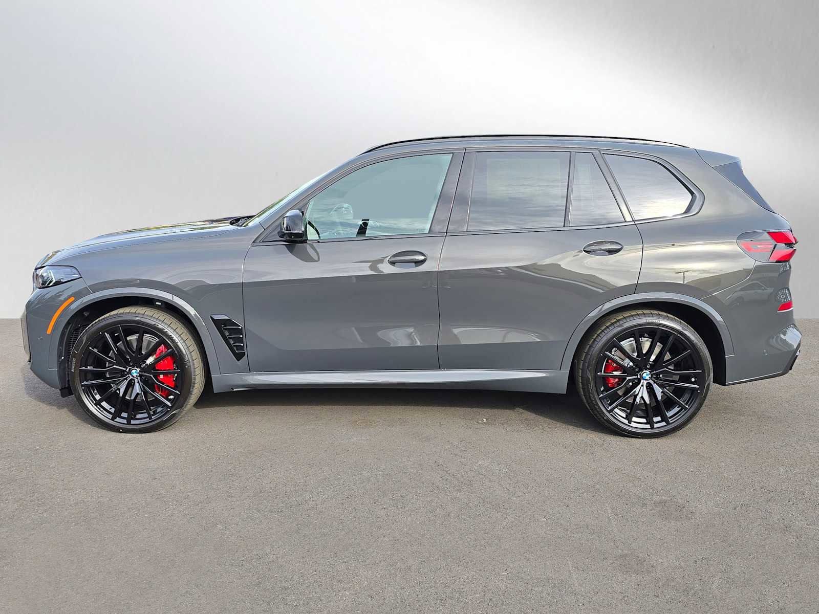 New 2026 BMW X5 M60i image 6