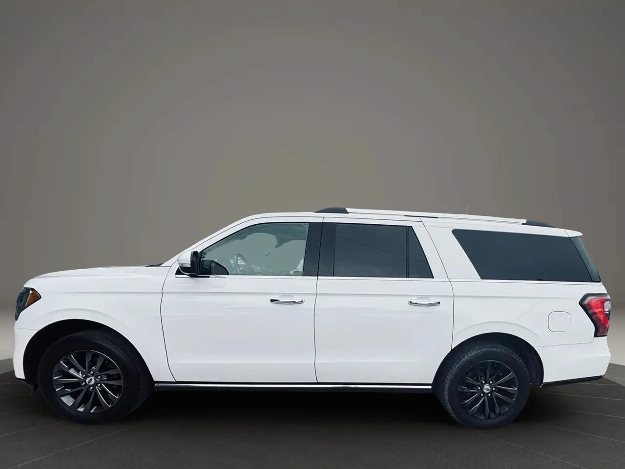 Used 2020 Ford Expedition Max Limited w/ Equipment Group 301A RWD image 2