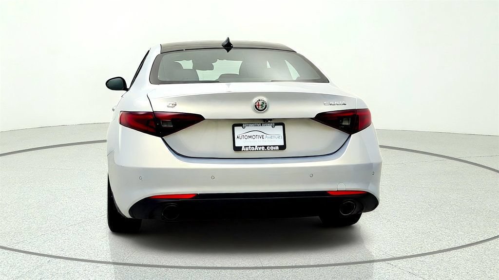 Used 2022 Alfa Romeo Giulia Ti AWD/4WD image 6