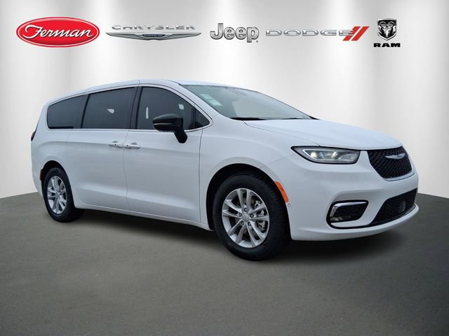 Used 2026 Chrysler Pacifica Select image 1