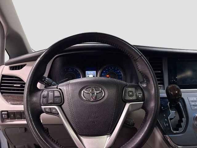 Used 2015 Toyota Sienna XLE Premium image 13