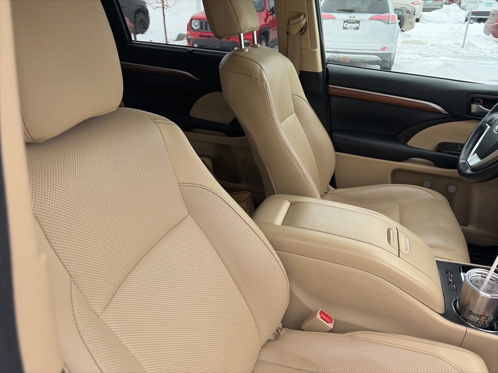 Used 2017 Toyota Highlander Limited Platinum image 11