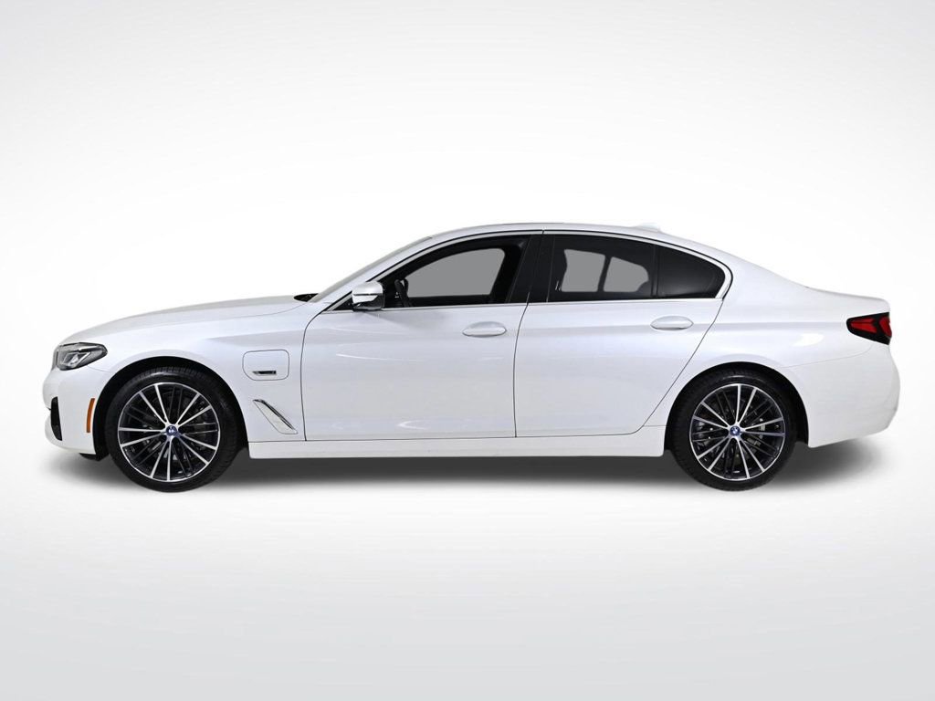 Used 2023 BMW 530e xDrive w/ Premium Package image 2