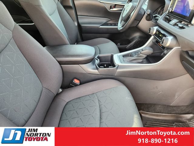 Used 2025 Toyota RAV4 XLE w/ Convenience Package FWD image 16