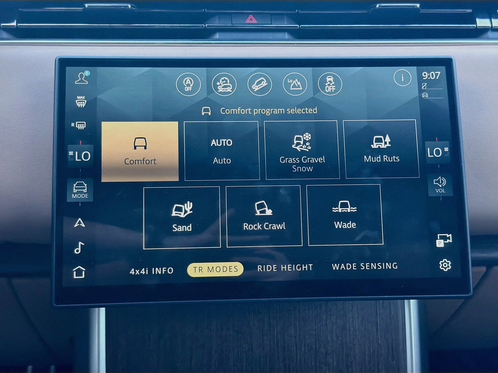 Used 2025 Land Rover Range Rover SE AWD/4WD image 49