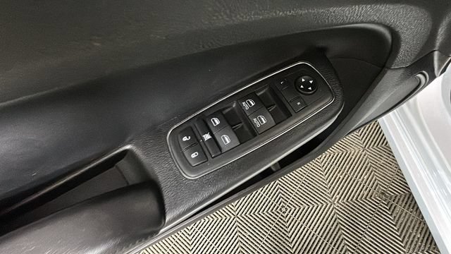 Used 2021 Chrysler 300 Touring w/ Sport Appearance Package RWD image 10
