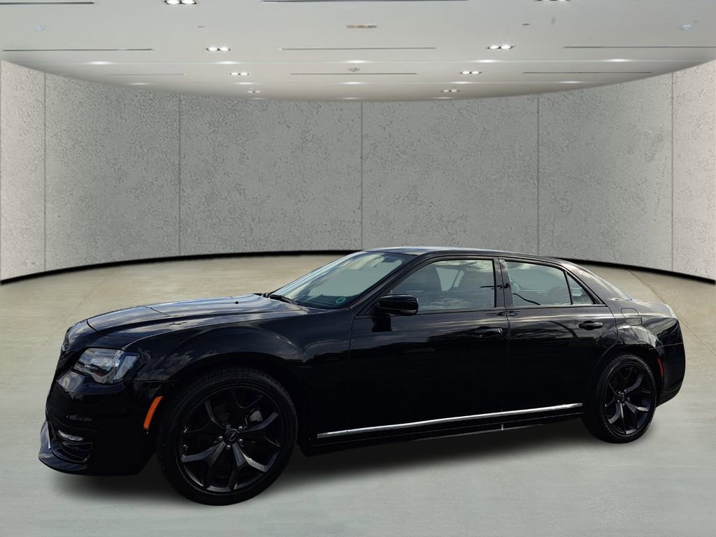 Used 2022 Chrysler 300 Touring L w/ Popular Equipment Group image 9
