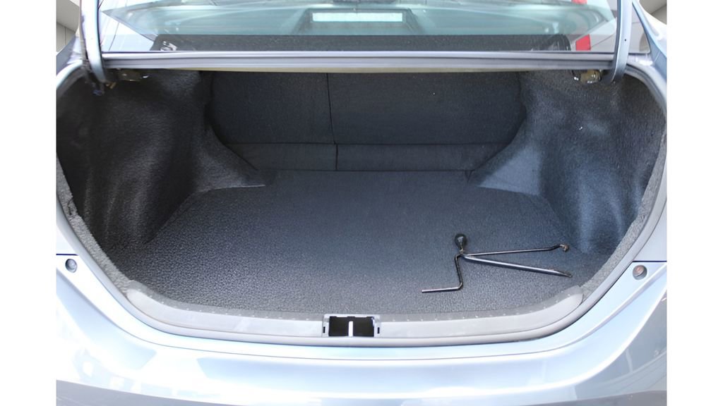 Used 2018 Toyota Corolla SE FWD image 19
