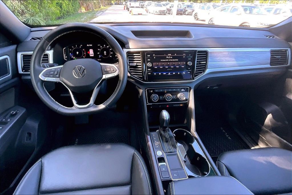 Certified 2023 Volkswagen Atlas Cross Sport SE FWD image 3