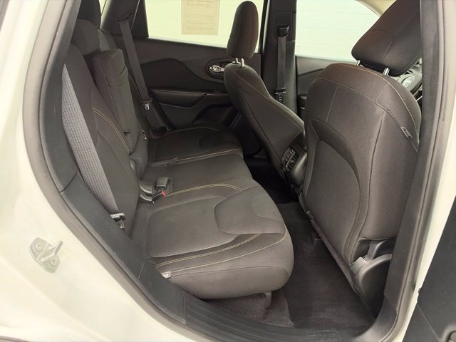 Used 2016 Jeep Cherokee Latitude w/ Safety/Convenience Group FWD image 23