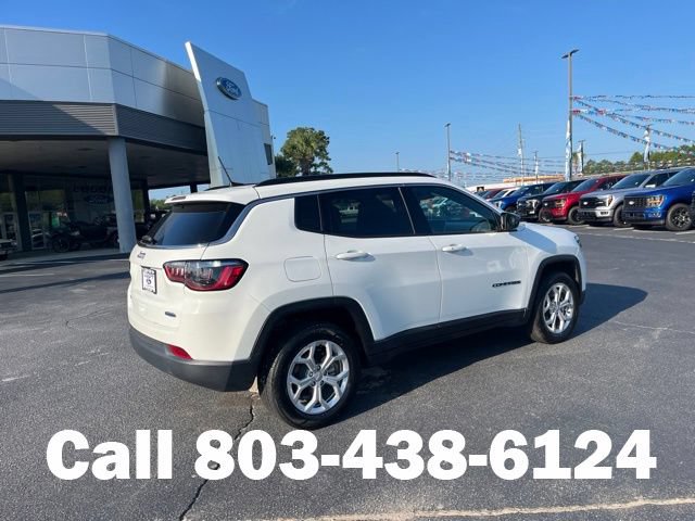 Used 2024 Jeep Compass Latitude AWD/4WD image 3